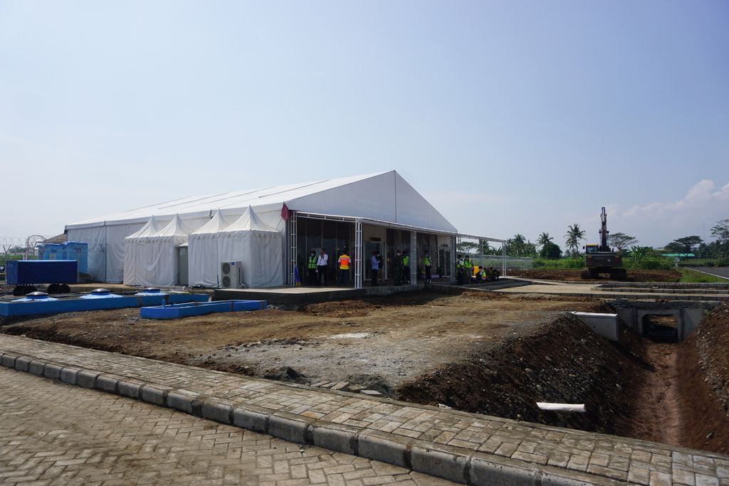 Suasana terminal bandara yang terbuat dari tenda senilai lebih dari Rp 600 juta di Bandara Jenderal Besar Soedirman di Purbalingga, Jawa Tengah, Selasa (1/6/2021).