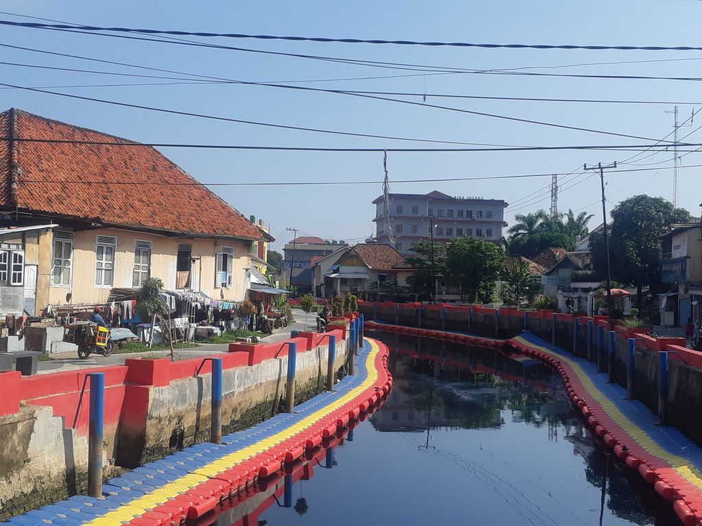 Kondisi Sungai Sekanak di Palembang, Sumatera Selatan, Rabu (1/6/2022). Anak Sungai Musi ini ditata sejak 2021 dan kini terlihat rapi dan bersih.