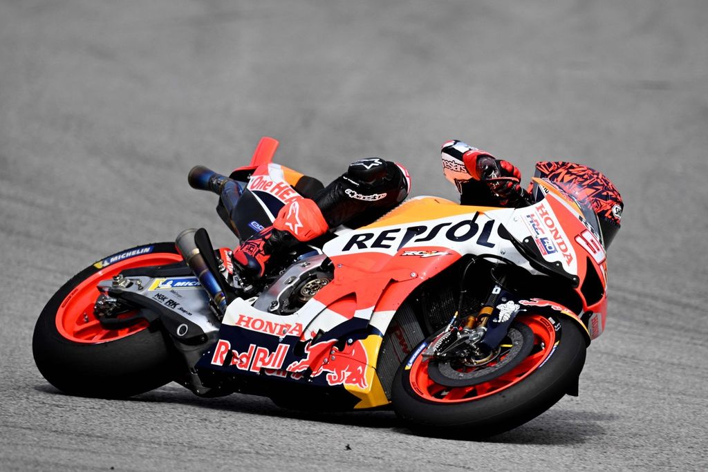 Pebalap Repsol Honda Marc Marquez pada sesi uji coba pramusim MotoGP di Sirkuit Internasional Sepang, Malaysia, 12 Februari 2023. 