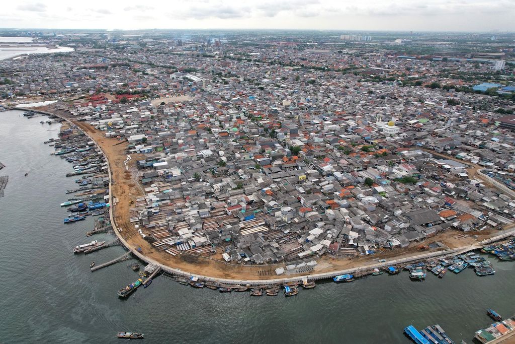 Kawasan padat penduduk di Kalibaru, Cilincing, Jakarta Utara, Kamis (10/11/2022). 