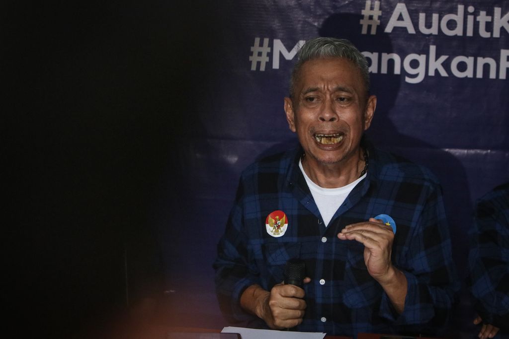 Ketua Umum Partai Rakyat Adil Makmur (Prima) Agus Jabo Priyono berbicara saat konferensi pers di kantor DPP Prima, Jakarta, Jumat (3/3/2023).