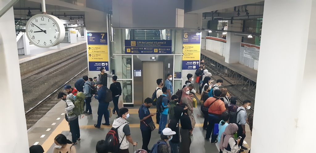 Suasana jalur 6-7 Stasiun Manggarai, Jakarta Selatan, Jumat (27/5/2022). Mulai Sabtu (28/5/2022), jalur itu dilalui kereta rute Bekasi.