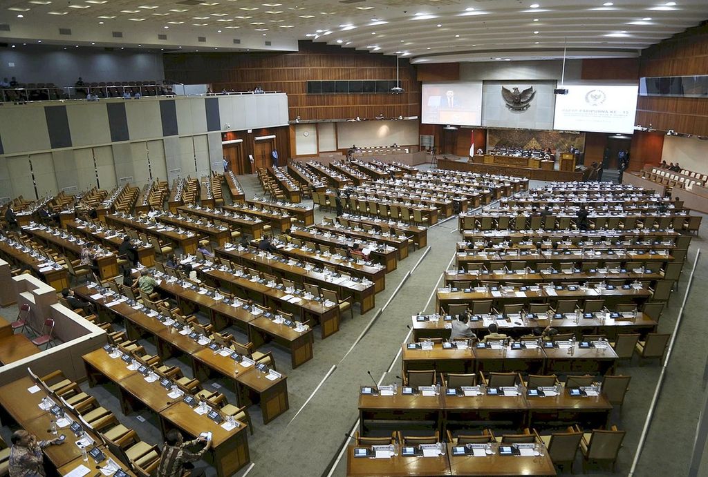 Suasana Rapat Paripurna DPR di Kompleks Parlemen, Senayan, Jakarta, Kamis (15/12/2016).