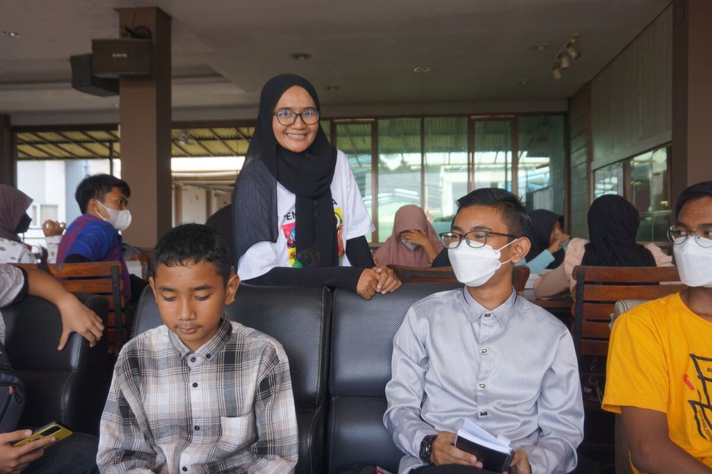 Erin Sumarsini, pemilik nama pena Erin Cipta, saat ditemui dalam acara Smartfren Community Cilacap di salah satu kafe di Cilacap, Jawa Tengah, Rabu (22/3/2023).