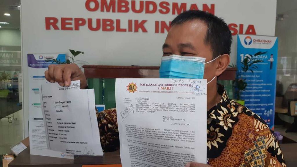 Koordinator Masyarakat Anti Korupsi Indonesia atau MAKI Boyamin Saiman melaporkan kepada Ombudsman terkait adanya surat jalan yang diberikan kepada buronan perkara pengalihan hak tagih utang atau <i>cessie</i> Bank Bali, Joko S Tjandra, Senin (13/7/2020).