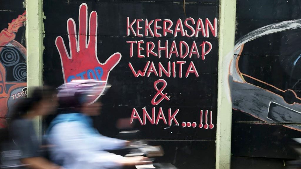Kampanye antikekerasan terhadap ibu dan anak terus disuarakan masyarakat, salah satunya melalui media mural seperti terlihat di kawasan Gandaria, Jakarta, Selasa (5/3/2019).