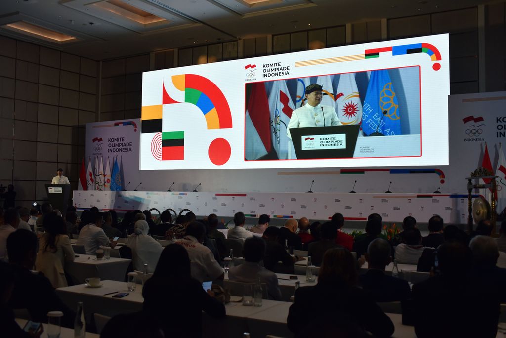 Ketua Komite Olimpiade Indonesia (KOI) Raja Sapta Oktohari memberi kata sambutan dalam pembukaan Rapat Anggota KOI 2023 di Hotel Fairmont, Jakarta, Senin (6/3/2023).