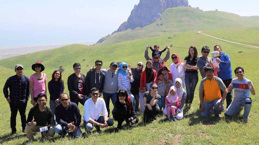 Diaspora Indonesia di Azerbaijan <i>traveling</i> bareng ke Five Fingers Mountains (Besh Marmag).