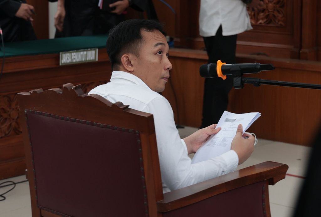 Terdakwa kasus pembunuhan berencana Brigadir J atau Nofriansyah Yosua Hutabarat, Ricky Rizal, menjalani sidang lanjutan di Pengadilan Negeri Jakarta Selatan, Kamis (20/10/2022). 