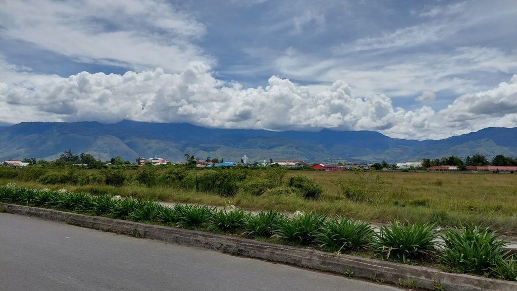 Pemandangan Distrik Wamena, Kabupaten Jayawijaya, Papua Pegunungan, Senin (30/1/2023).