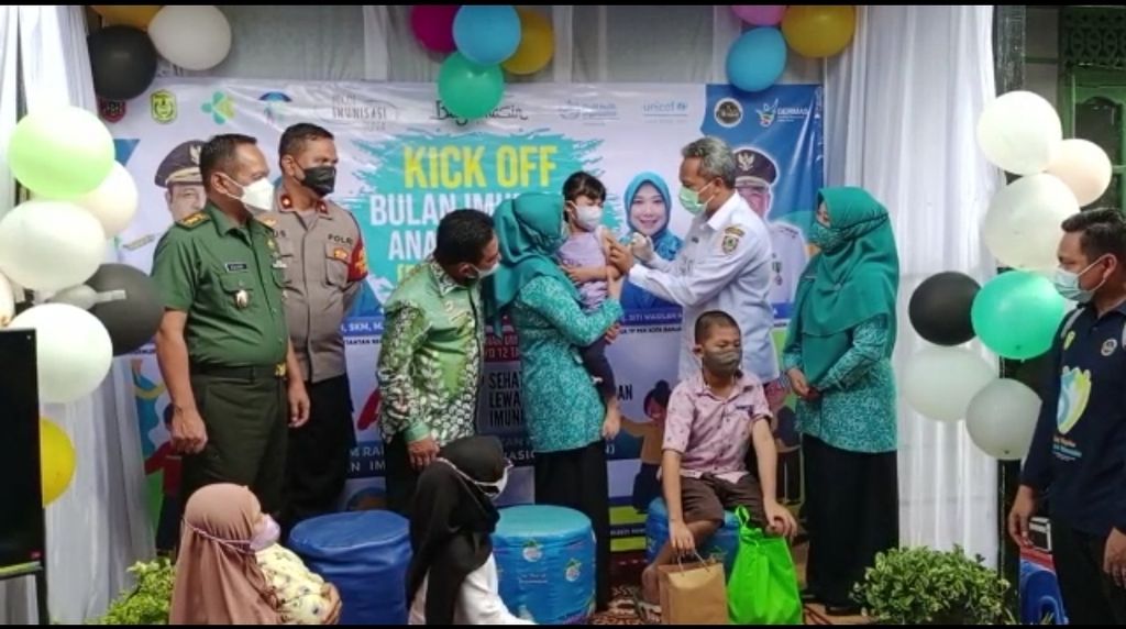 Tangkapan layar video dimulainya Bulan Imunisasi Anak Nasional 2022 di Posyandu Lestari, Kelurahan Sungai Miai, Kecamatan Banjarmasin Utara, Kota Banjarmasin, Kalimantan Selatan, Rabu (18/5/2022).