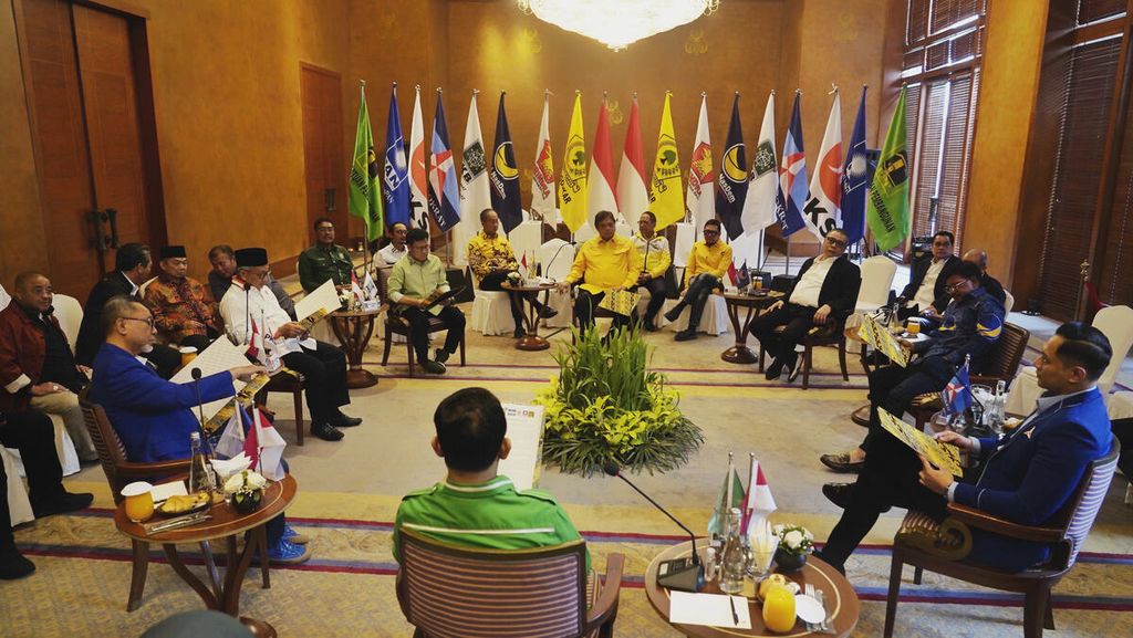 Suasana pertemuan elite dari tujuh partai politik yang memiliki kursi di MPR/DPR, di Hotel Dharmawangsa, Jakarta Selatan, Minggu (8/1/2023). 