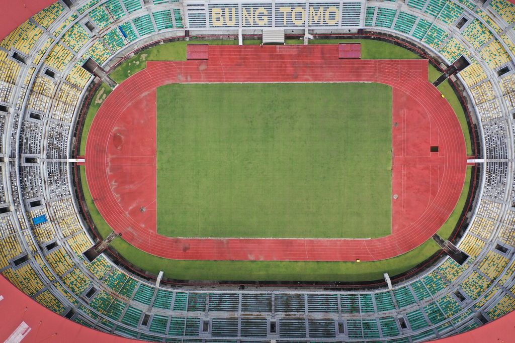 Foto dari udara Stadion Gelora Bung Tomo, Surabaya, Jawa Timur, saat kunjungan FIFA, Sabtu (25/2/2023), untuk penyelenggaraan Piala Dunia U-20. Surabaya termasuk dalam enam kota penyelenggara turnamen bersama Palembang, Jakarta, Bandung, Solo, dan Gianyar (Bali).
