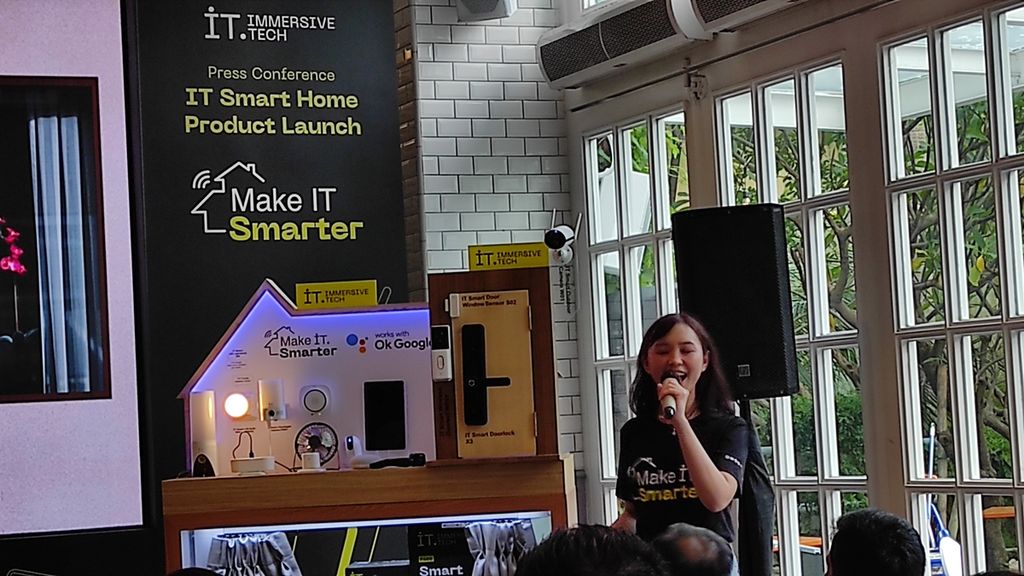 PT Erajaya Swasembada Tbk meluncurkan 20 jenis produk IoT rumah cerdas dengan merek Immersive Tech, Rabu (31/8/2022), di Jakarta.
