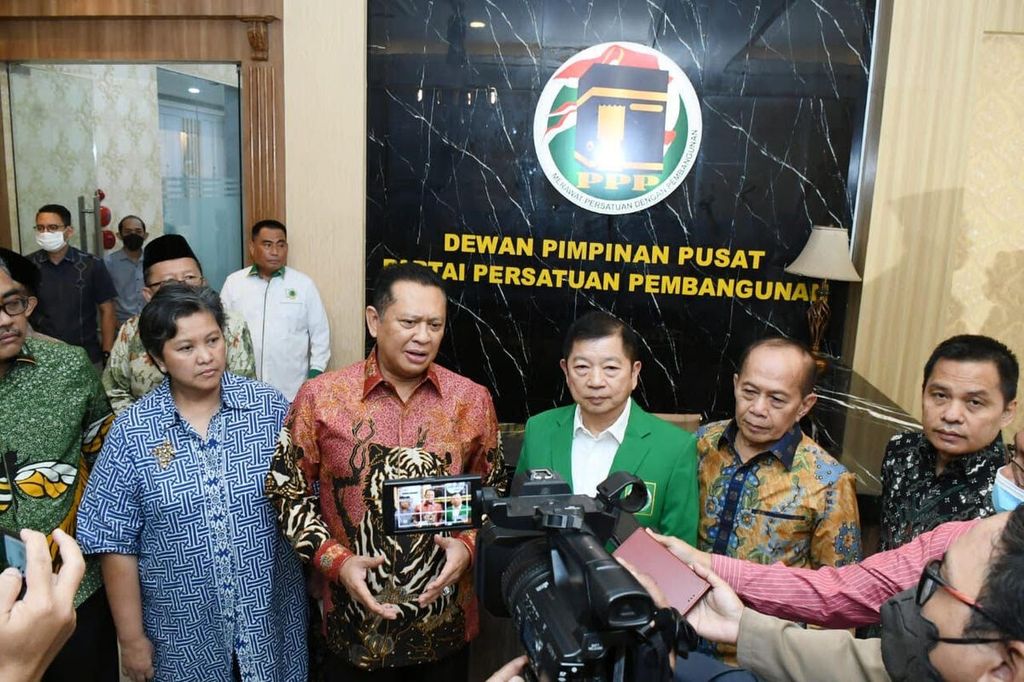 Ketua MPR Bambang Soesatyo bertemu dengan Ketua Umum Partai Persatuan Pembangunan (PPP) Suharso Monoarfa di kantor DPP PPP di Jakarta, Jumat (1/7/2022). Pimpinan MPR belakangan tengah gencar bersilaturahmi dengan sejumlah partai politik dalam rangka menyerap aspirasi terkait PPHN.