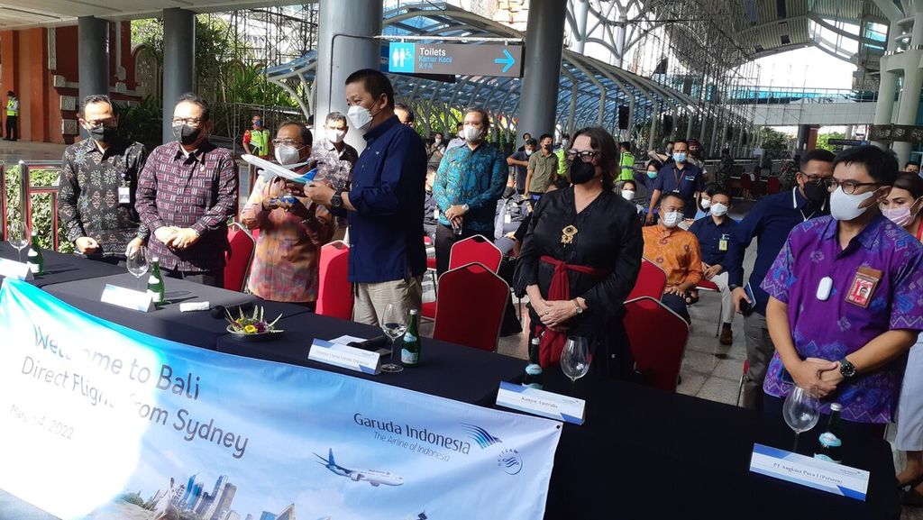 Konferensi pers di area Terminal Kedatangan Internasional Bandara Internasional I Gusti Ngurah Rai, Badung, Bali, Jumat (4/3/2022), tentang penerbangan langsung rute Sydney (Australia) ke Bali dan sebaliknya, dari Bali ke Sydney, yang dilayani Garuda Indonesia.