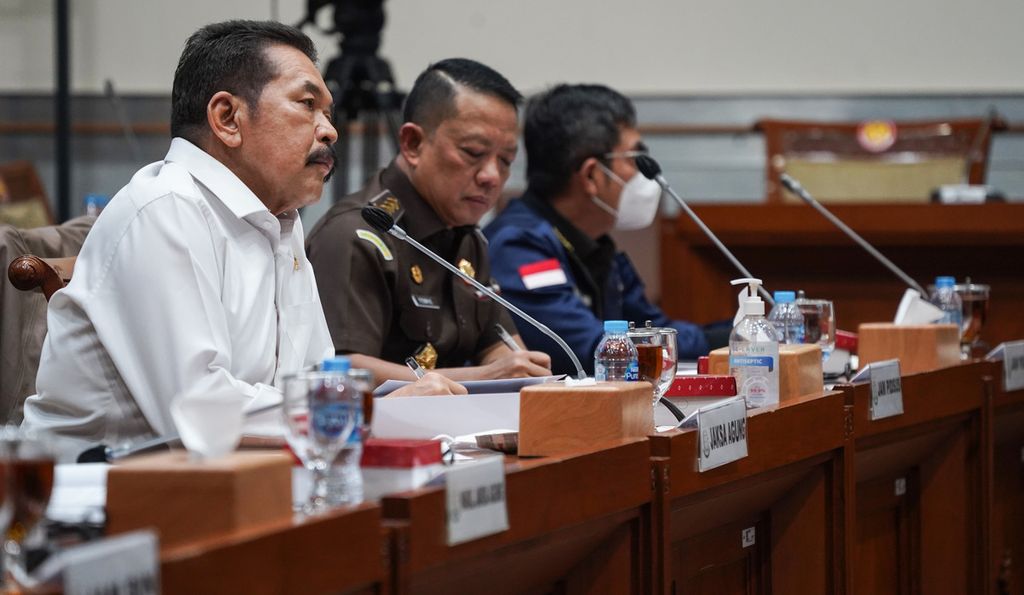 Jaksa Agung Sanitiar Burhanuddin saat rapat dengan Komisi III DPR, Jakarta, Selasa (23/8/2022). Dalam rapat, Jaksa Agung memaparkan sejumlah hasil kerja Kejaksaan Agung, termasuk penanganan kasus korupsi Rp 78 triliun yang diduga melibatkan Surya Darmadi. 