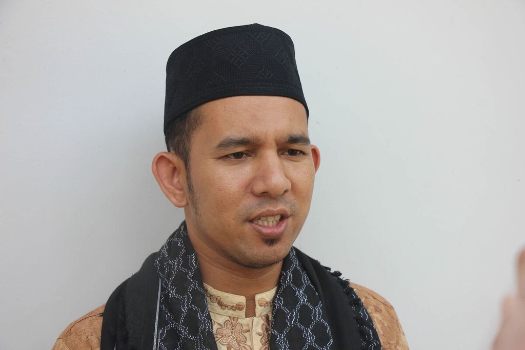 Pemimpin Dayah (Pesantren) Darul Aman, Desa Lampuuk, Kecamatan Darussalam, Kabupaten Aceh Besar, Aceh, Teungku Saifullah.