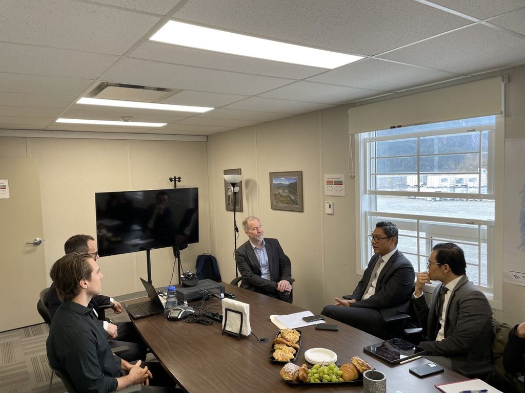 Indonesian Ambassador to Ottawa Daniel Tumpal Simanjuntak (second from right) met with Canadian business representatives in Vancouver in March 2022. After seven decades, Jakarta-Ottawa still needs to improve relations and maximize diverse potentials of both countries