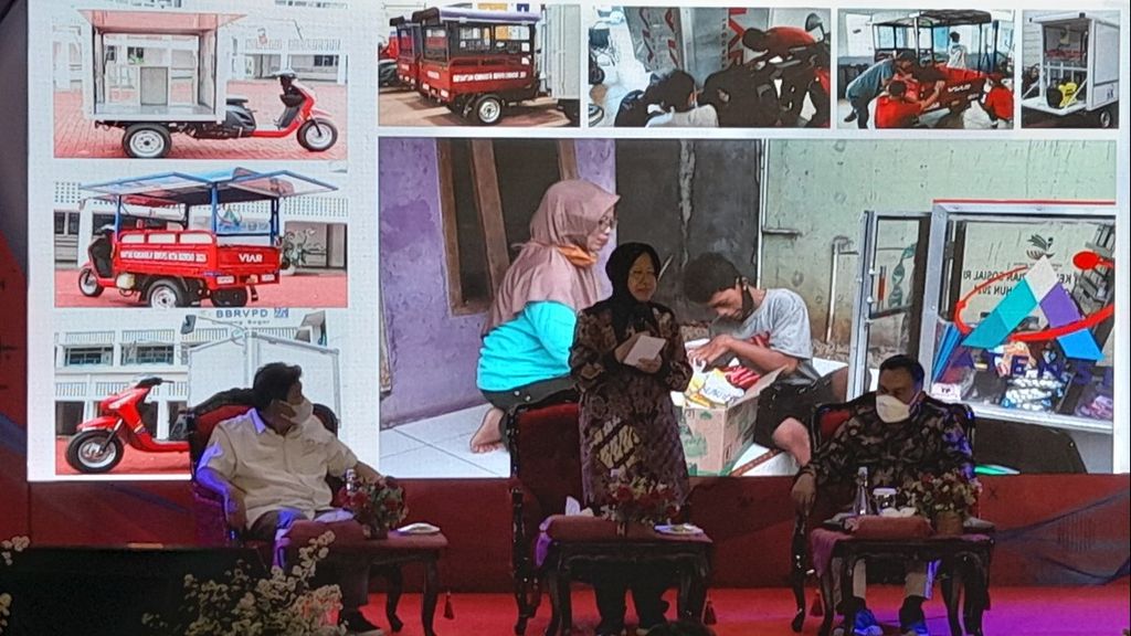 Menteri Sosial tengah berbicara saat peluncuran program pemberdayaan terhadap 2.500 keluarga penerima manfaat sekaligus <i>briefing</i> pendampingan Program Keluarga Harapan (PKH) di wilayah Malang Raya, Sabtu (25/6/2022), di Kabupaten Malang, Jawa Timur.