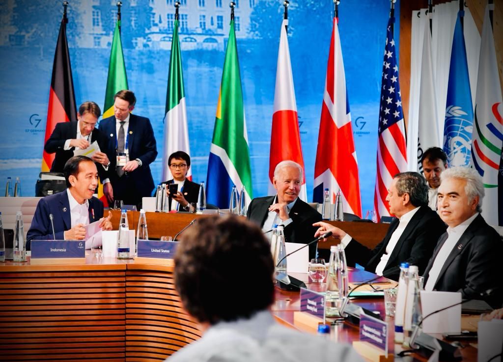 Presiden Joko Widodo menghadiri KTT G7 di Schloss Elmau, Elmau, Jerman, Senin (27/6/2022).