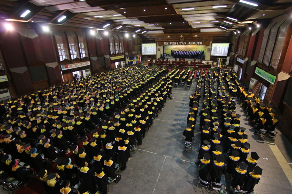 Ilustrasi. Suasana upacara wisuda di Universitas Jember, Sabtu (8/9/2018). Pendidikan merupakan salah satu cara meningkatkan kualitas sumber daya manusia. 