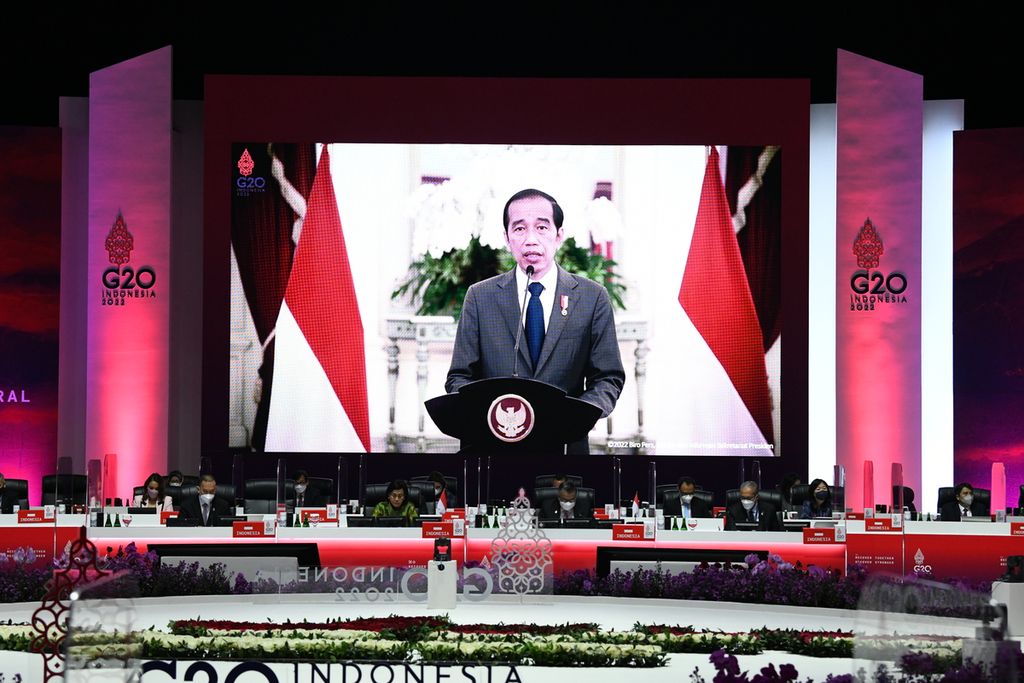 Presiden Joko Widodo memberikan pidato pada Pertemuan Menteri Keuangan dan Gubernur Bank Sentral G20 di Jakarta, 17 Februari 2022.
