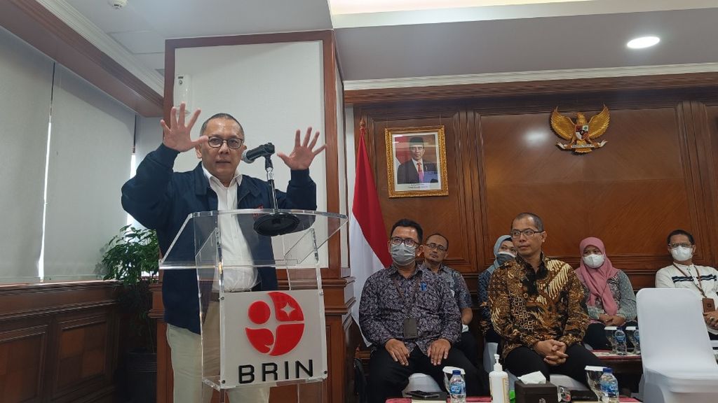 Kepala Badan Riset dan Inovasi Nasional (BRIN) Laksana Tri Handoko menjelaskan isu terkini terkait BRIN dalam konferensi pers Saatnya BRIN Menjawab, di Jakarta, Jumat (10/2/2023).