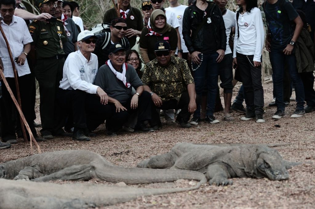 Wakil Presiden ke-10 dan ke-12 RI Jusuf Kalla saat berada di Taman Nasional Komodo 