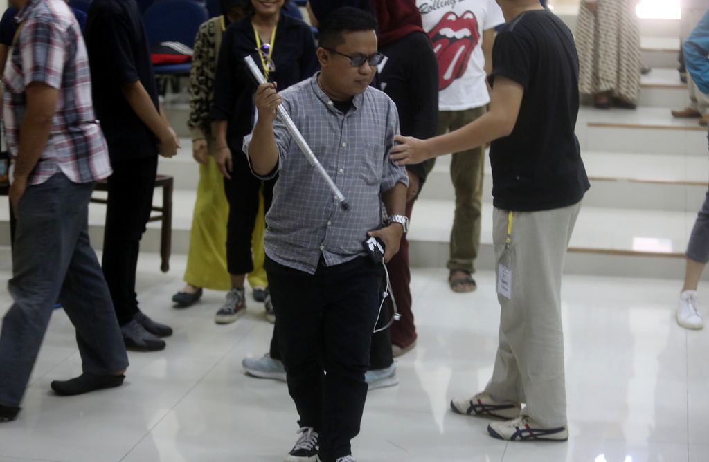 Sejumlah penyandang disabilitas mengikuti pelatihan seni musikalisasi puisi di Gedung Aki Tirem, Pusat Pelatihan Seni Budaya, Tanjung Priok, Jakarta Utara, Jumat (3/3/2023).