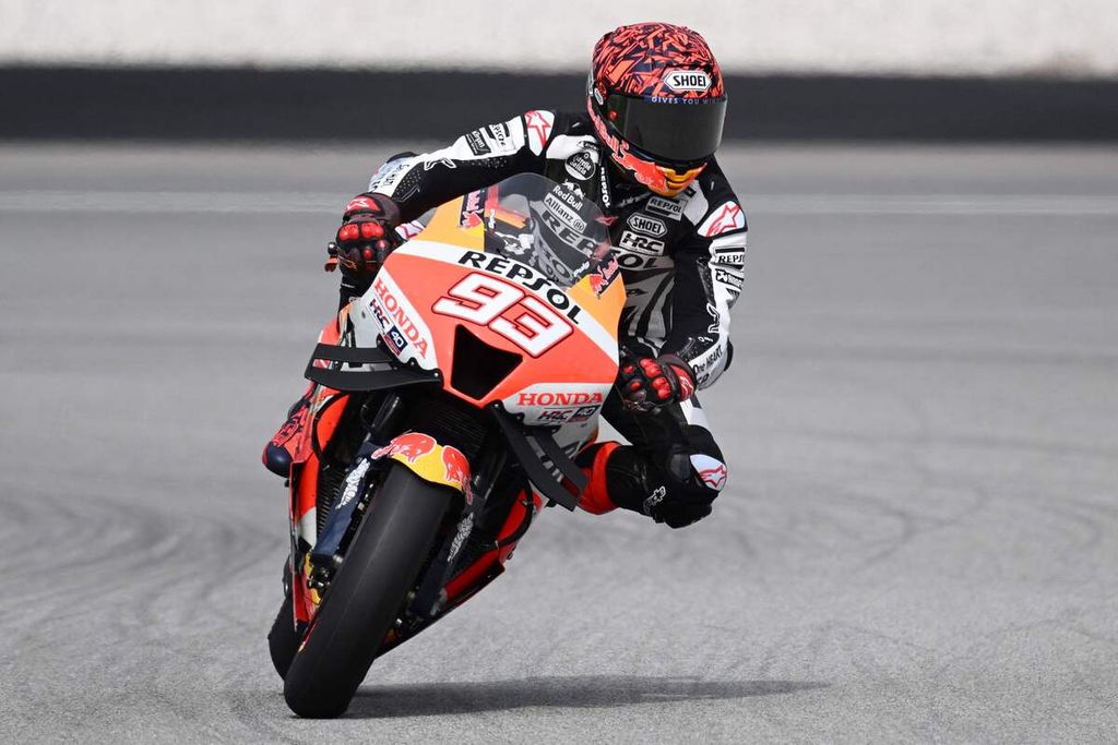Pebalap Repsol Honda, Marc Marquez, beraksi saat hari pertama tes pramusim MotoGP di Sirkuit Internasional Sepang, Malaysia, Jumat (10/2/2023). 