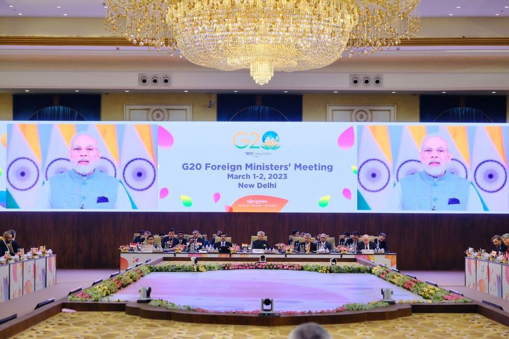 Perdana Menteri India Narendra Modi berbicara melalui video dalam pembukaan pertemuan Menteri Luar Negeri (FMM) G20 di New Delhi, India (2/3/2023).