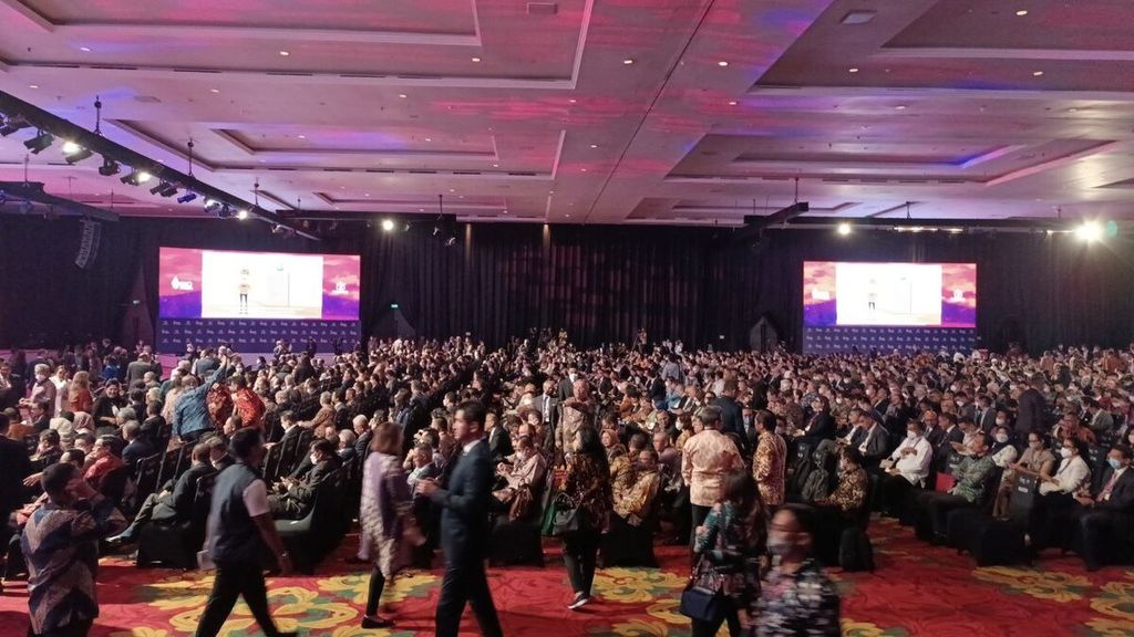 Ribuan tamu undangan menghadiri pembukaan B20 Summit di Nusa Dua Bali, Minggu (13/11/2022)