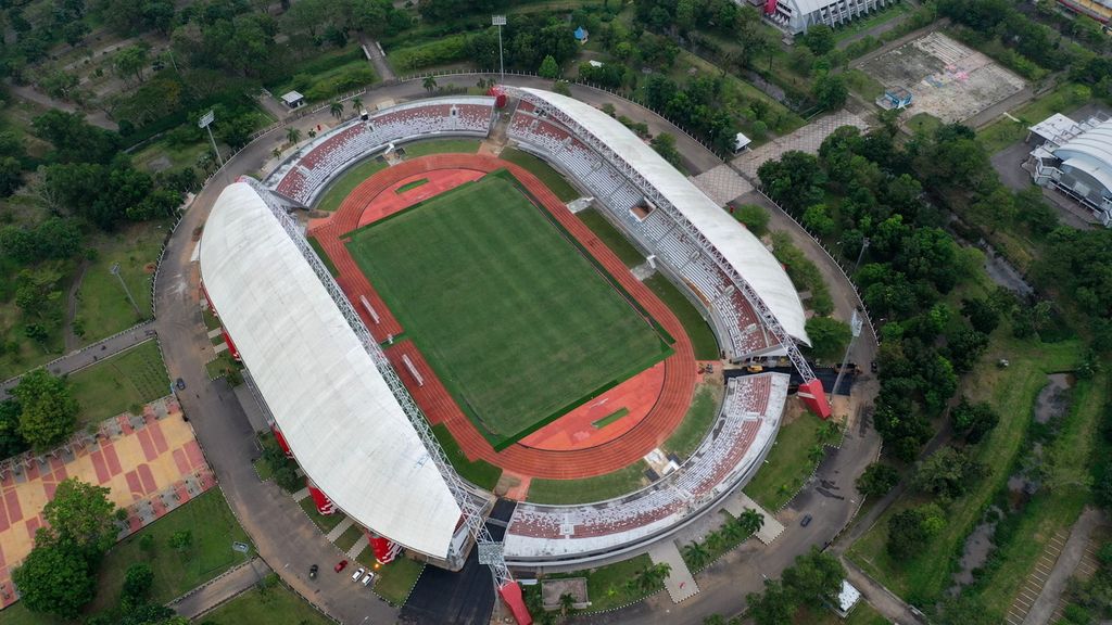 Foto udara kawasan Stadion Gelora Sriwijaya di Palembang, Sumatera Selatan, Jumat (24/3/2023). FIFA menilai masih ada sejumlah detail kecil yang perlu dibenahi oleh Stadion Gelora Sriwijaya untuk melaksanakan Piala Dunia U-20 2023. 