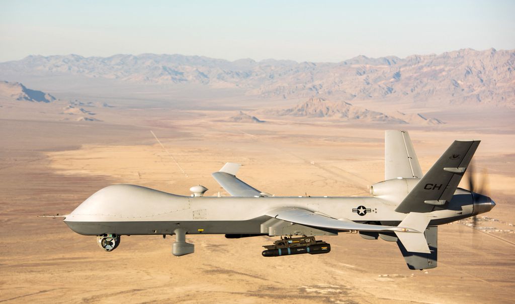 Dalam foto yang diambil pada 7 November 2020 ini, pesawat nirawak MQ-9 Reaper terbang di atas area uji coba di Nevada, Amerika Serikat. 