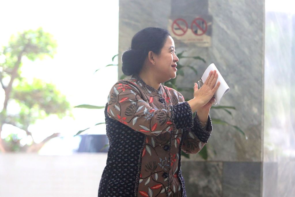 Ketua DPR Puan Maharani seusai memberikan keterangan pers bersama KPU setelah rapat konsultasi KPU dengan pimpinan DPR dan Komisi II DPR di Kompleks Parlemen, Senayan, Jakarta, Senin (6/6/2022). DPR dan KPU menyepakati durasi kampanye Pemilu 2024 selama 75 hari dan menetapkan biaya tahapan sampai dengan pelaksanaan Pemilu sebesar Rp76,6 triliun. 