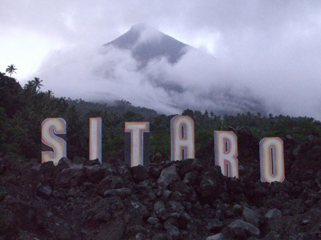 Gunung Karangetang di Kecamatan Siau Timur, Kabupaten Kepulauan Sitaro, Sulut, 21 Agustus 2007.