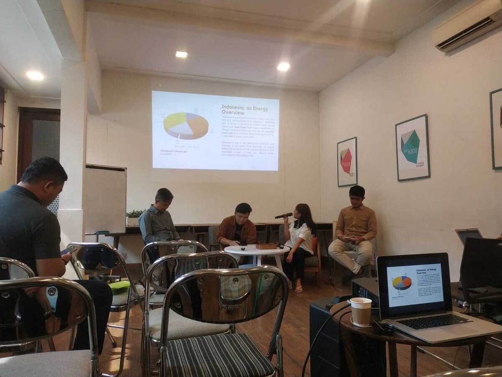 Diskusi media dengan tema "Peran Anak Muda untuk Memastikan Keterbukaan Informasi dalam Proses Transisi Energi JETP Rp 310 Triliun" di Jakarta Pusat, Rabu (24/5/2023).