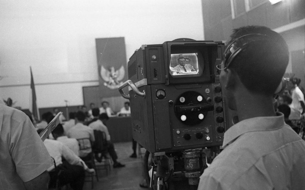 Menteri Penerangan B.M Diah Kamis (16/3/1967) pagi bertempat studio TVRI mengadakan konferensi pers. BM Diah mendapat pertanyaan terkait dengan pelaksanaan Ketetapan MPRS Nomor 33 tahun 1967.
