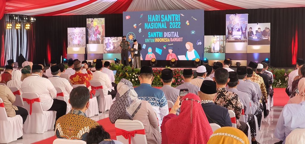 Wakil Presiden Ma’ruf Amin mengingatkan perlunya jihad digital bagi para santri. Jihad ini dilakukan dengan membuat konten dakwah yang rahmatan lilalamin. Hal ini disampaikan dalam peringatan Hari Santri Nasional 2022 di Ponpes An-Nawwawi Tanara, Kabupaten Serang, Banten, Jumat (28/10/2022).