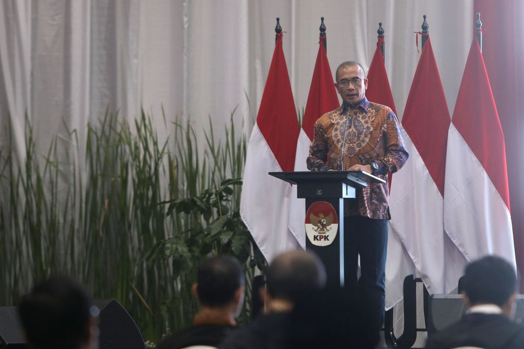 Ketua KPU Hasyim Asy'ari menyampaikan pidato pada acara Executive Briefing Politik Cerdas Berintegritas di Gedung KPK, Jakarta, Rabu (18/5/2022). Acara yang dihadiri perwakilan partai politik dan penyelenggara pemilu ini juga ditanda tangani deklarasi bersama integritas partai politik. 