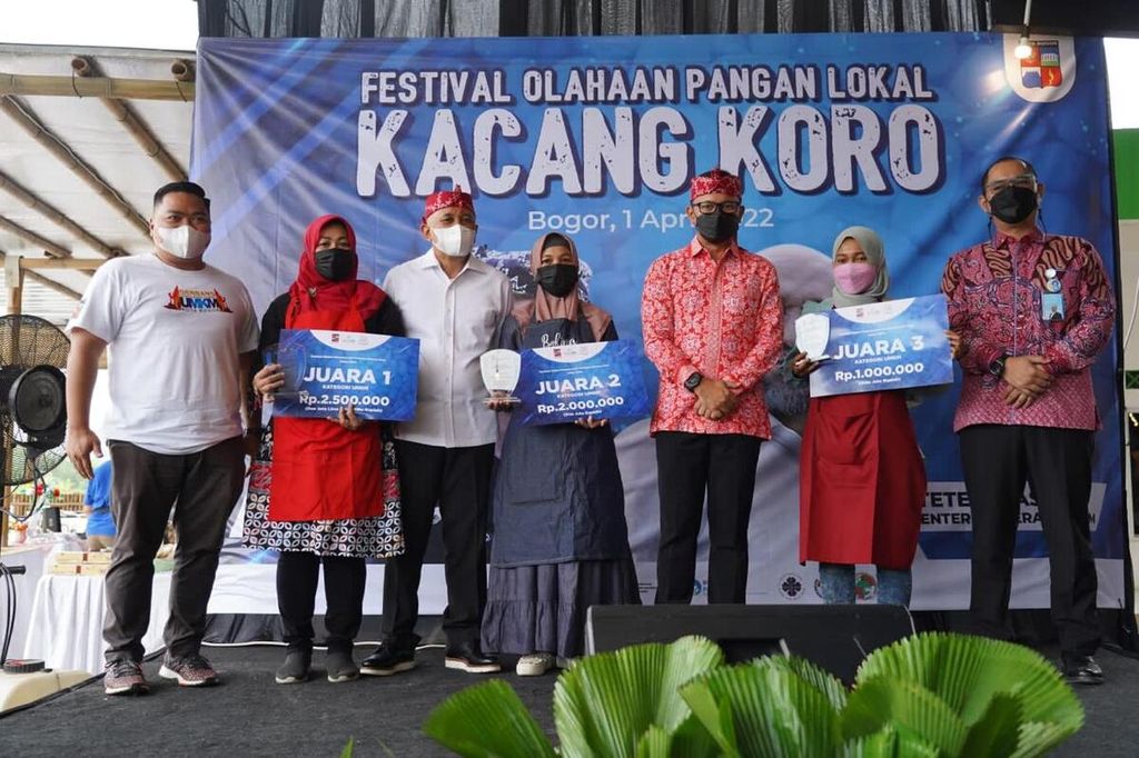 Festival Olahan Pangan Lokal Berbasis Kacang Koro digelar di Kota Bogor, Jawa Barat, Jumat (1/4/2022). Mereka yang terpilih menjadi juara atas kreasi pembuatan makanan dari kacang koro.