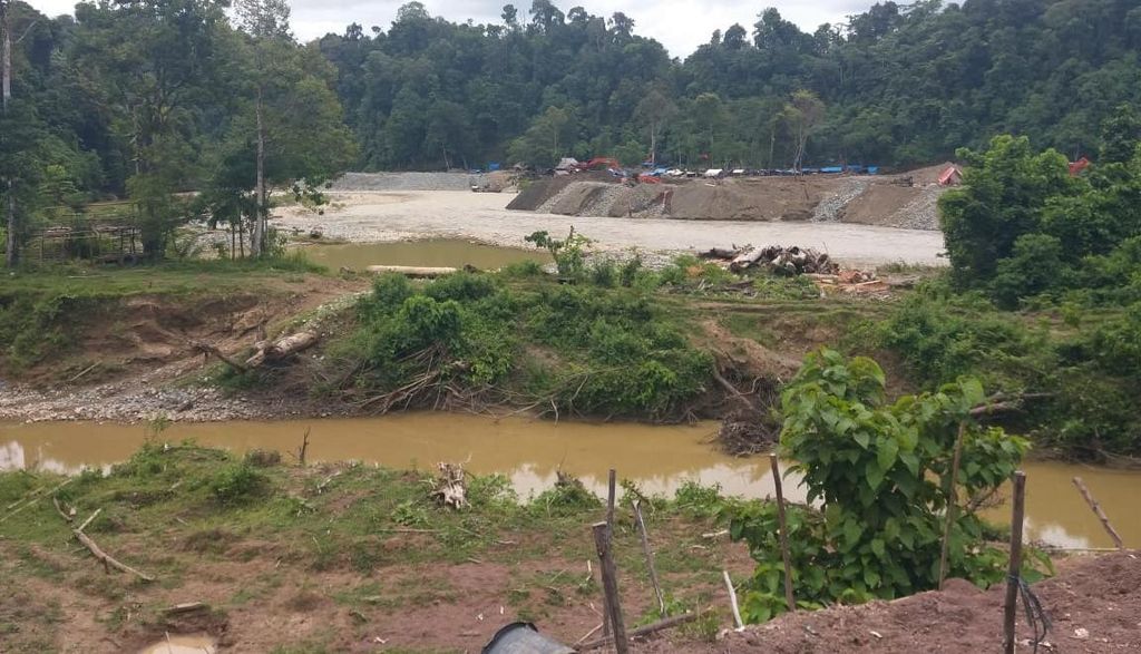 Salah satu titik tambang emas ilegal di Kabupaten Aceh Barat, Provinsi Aceh. Tambang emas ilegal berpotensi merusak hutan dan daerah aliran sungai.