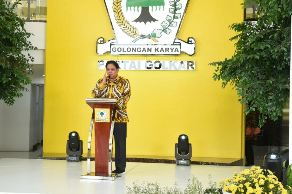 Ketua Umum Partai Golkar Airlangga Hartarto memberikan pidato saat peringatan HUT ke-57 Partai Golkar di kantor Dewan Pimpinan Pusat Partai Golkar Jakarta, Rabu (20/10/2021).