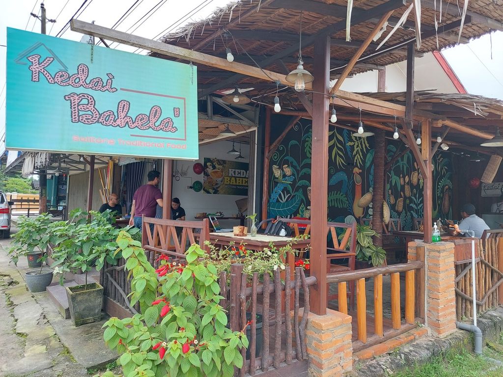 Tampak samping dari Kedai Bahela di Belitung, Kepulauan Bangka Belitung, Minggu (17/7/2022).