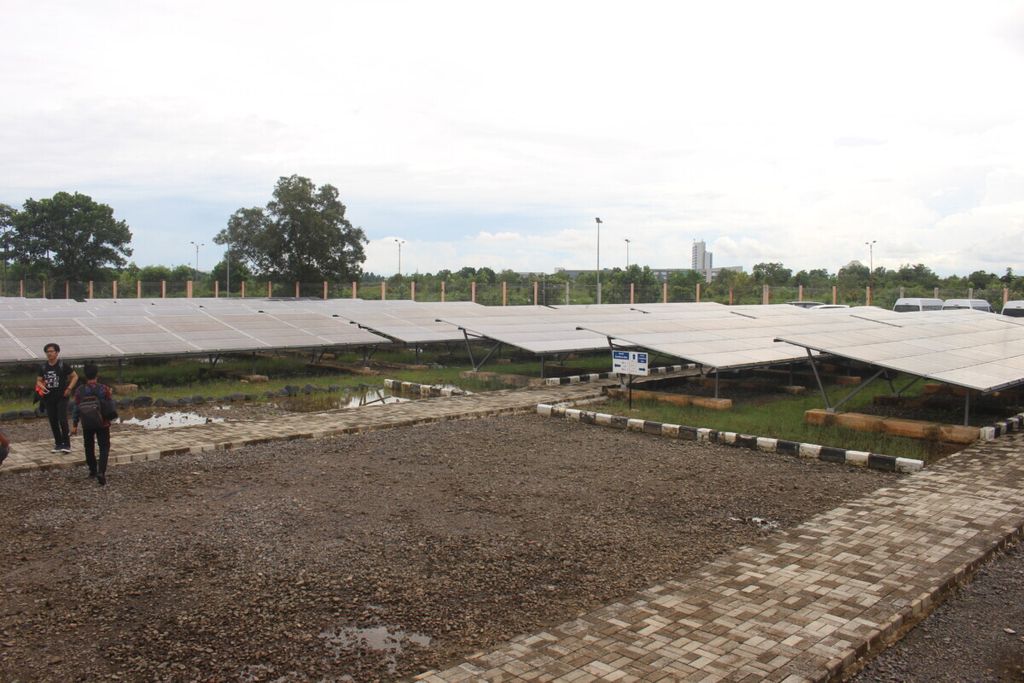 Ilustrasi pembangkit listrik tenaga surya di Jakabaring, Palembang, Selasa (23/4/2019). Ini merupakan salah satu bentuk energi baru dan terbarukan yang terus dikembangkan. Sampai saat ini baru 9 persen pembangunan energi baru dan terbarukan yang dibangun dari 23 persen energi baru dan terbarukan yang ditargetkan selesai sampai tahun 2025.