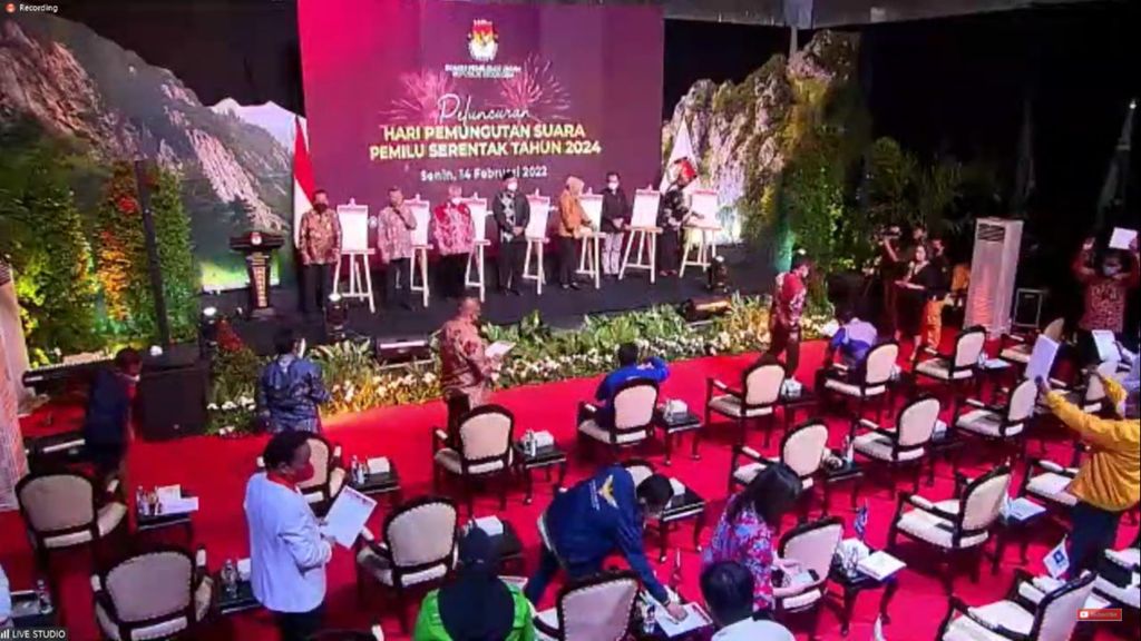 Peluncuran tanggal pemungutan suara pemilu serentak tahun 2024 yang diselenggarakan Komisi Pemilihan Umum di Jakarta, Senin (14/2/2022).