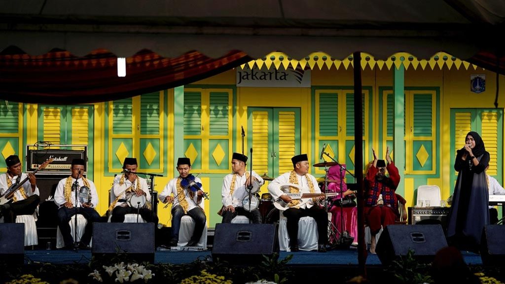 Aksi Gambus Allegro memeriahkan Warisan Budaya Takbenda di Taman Benyamin Suaeb, Jatinegara, Jakarta Timur, Sabtu (24/11/2018). Acara yang berakhir pada Minggu (25/22/2018) itu berisi pertunjukan budaya, kuliner dan kerajinan khas Betawi.