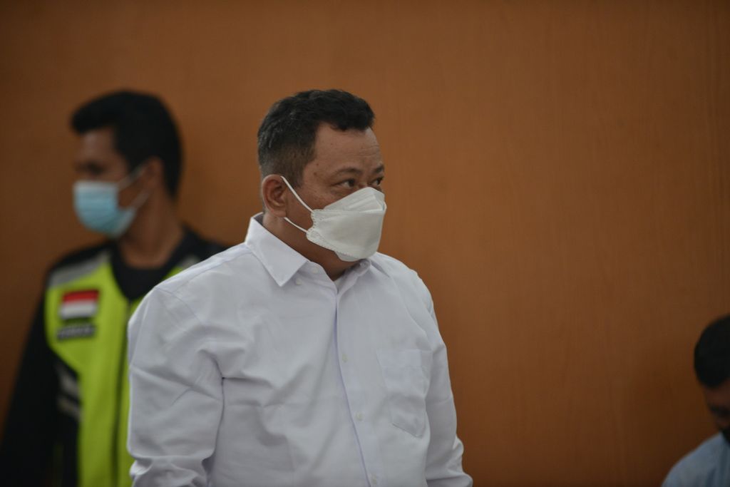 Terdakwa Kuat Maruf bersiap memasuki ruang sidang di Pengadilan Negeri Jakarta Selatan, Kamis (20/10/2022). 