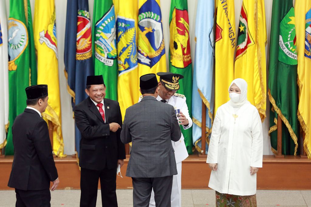 Menteri Dalam Negeri Tito Karnavian melantik tiga penjabat kepala daerah untuk DKI Jakarta, Kepulauan Yapen, dan Kabupaten Tolikara, di Kantor Kementerian Dalam Negeri, Jakarta, Senin (17/10/2022). 